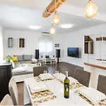 Gorgeous In Holiday home