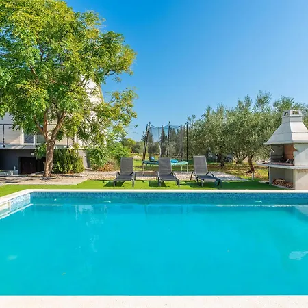 Cozy In With Jacuzzi Holiday home Prkos
