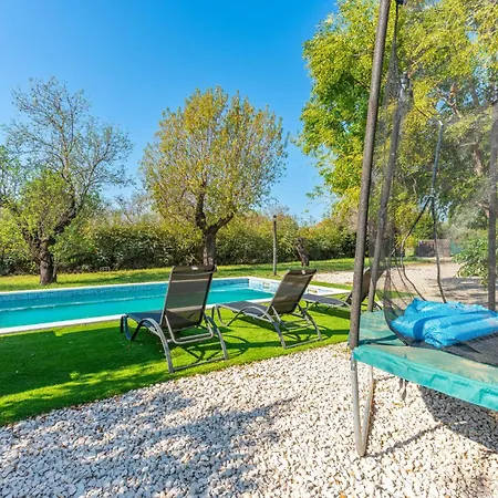 Holiday home Cozy In With Jacuzzi Prkos
